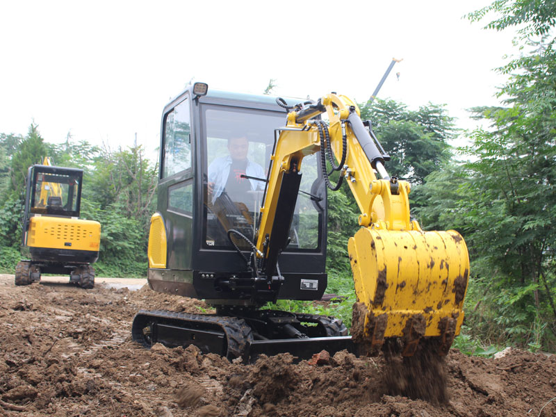 R330小型挖掘機施工現場